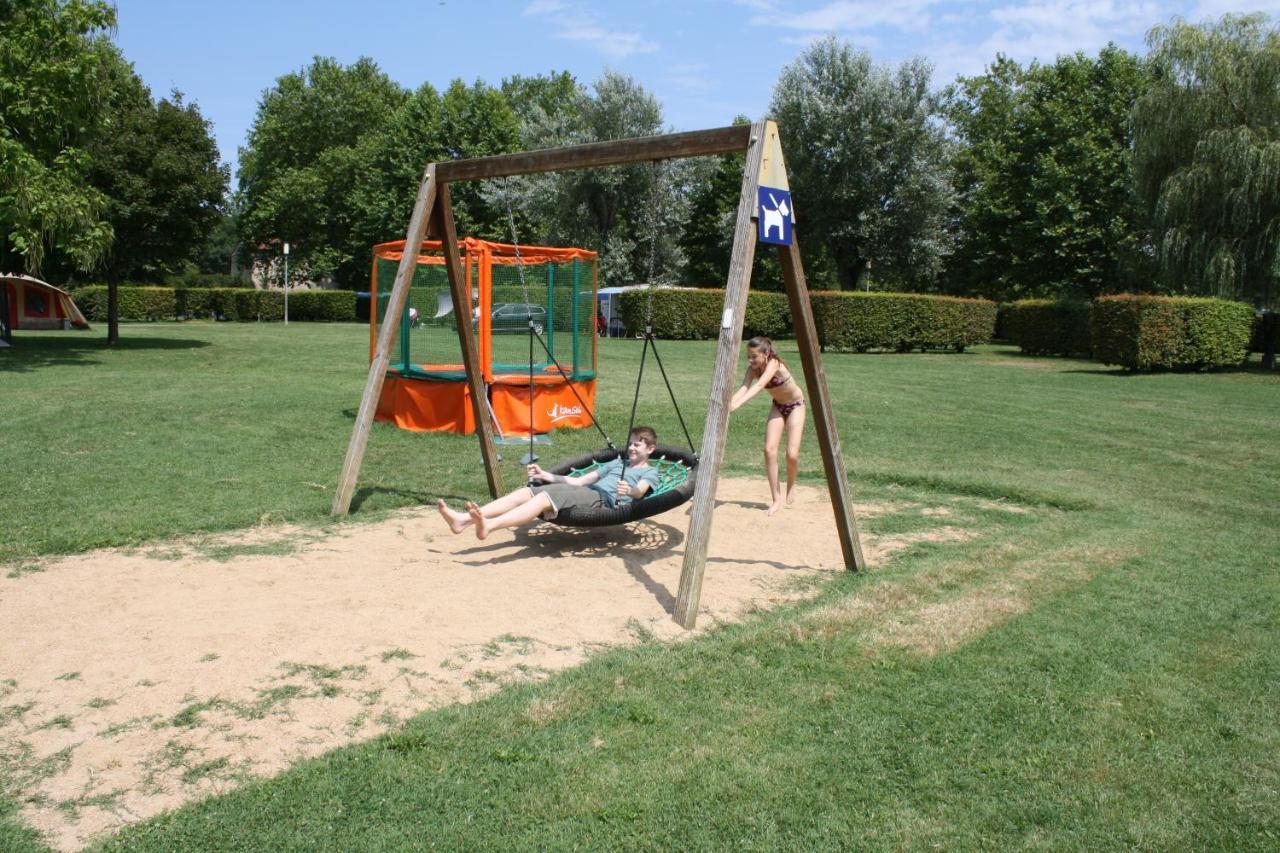 Camping Aux Rives du Soleil Pont-de-Vaux Extérieur photo